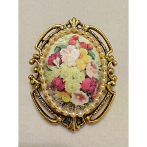 Vintage Floral Cameo Pendant Pin Brooch  Gold Tone Faux Pearl Frame Necklace